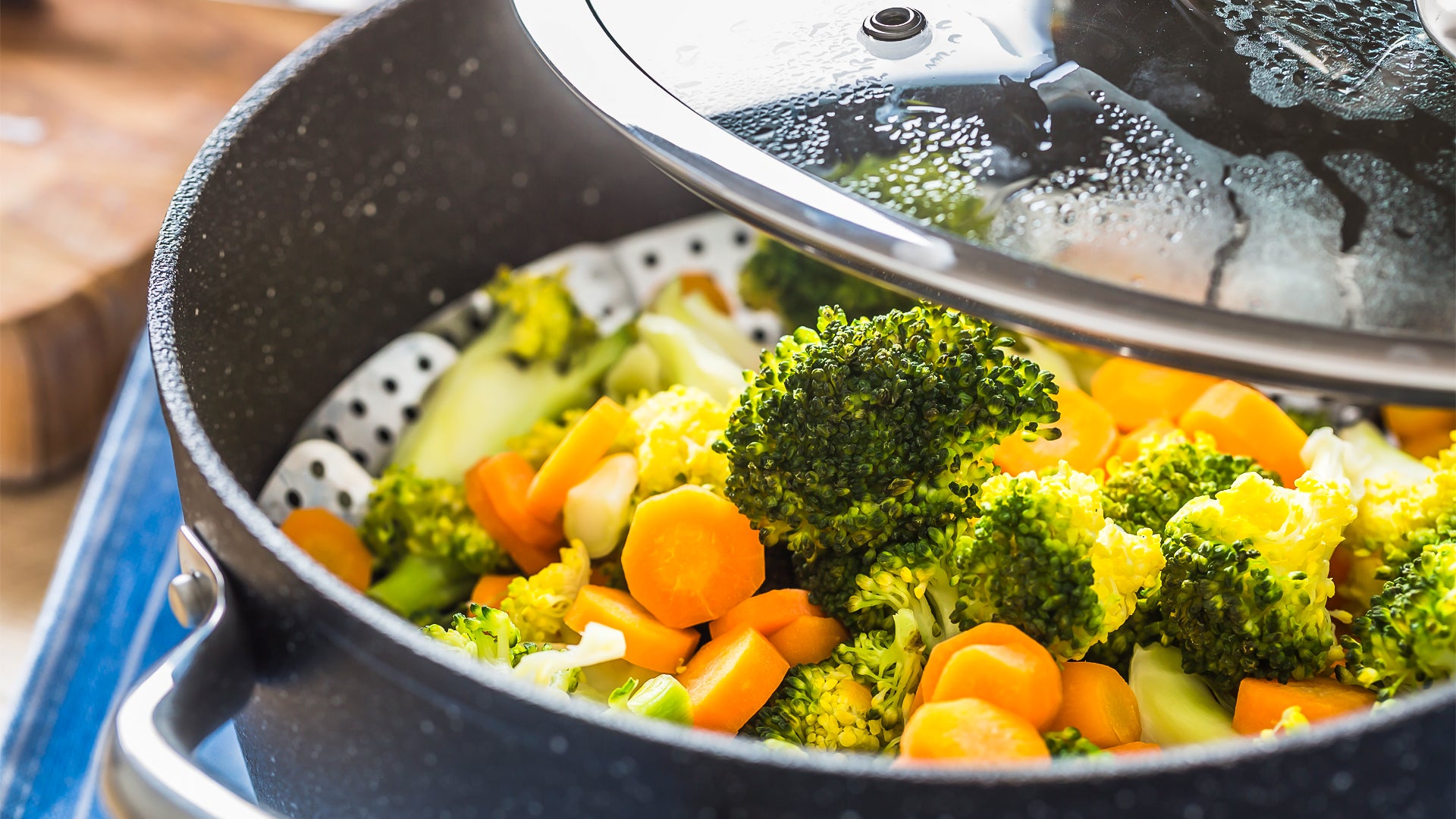 Which Is Healthier: Steaming Or Boiling?